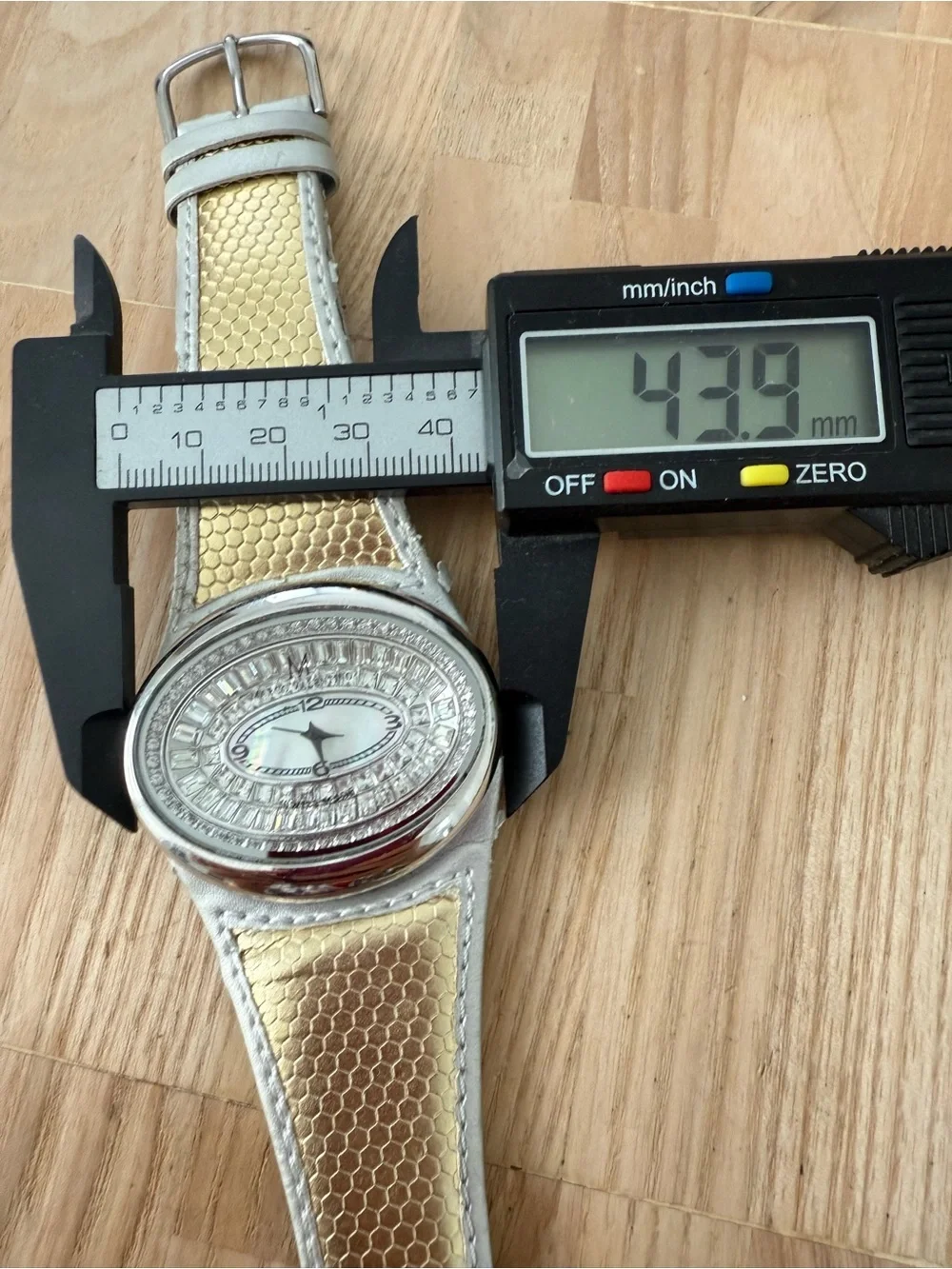 Marco Valentino ladies oval crystal accented watch NEW BATTERY